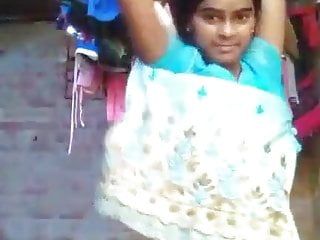 Cute look desi cutie record her bare episode for